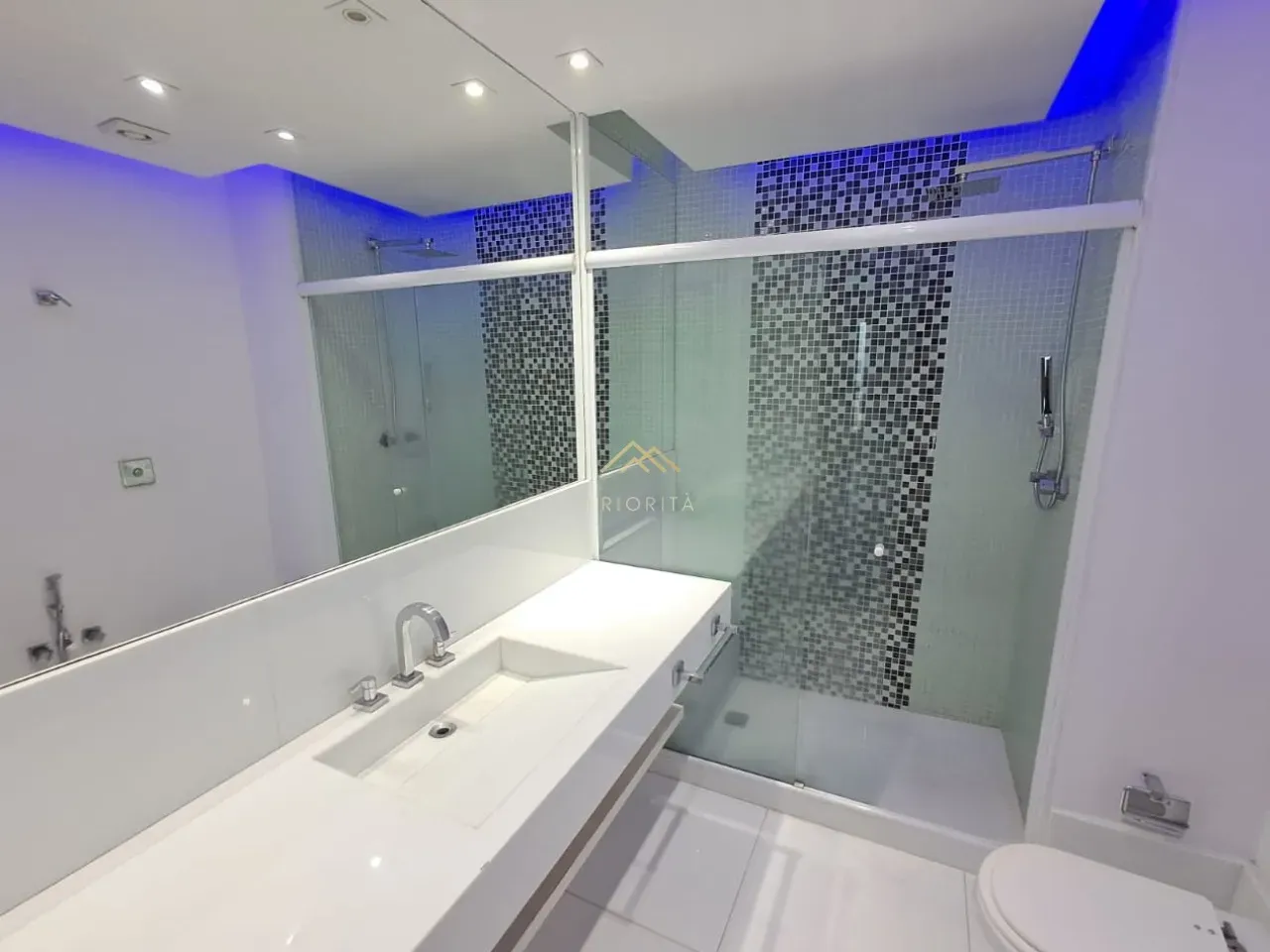 Apartamento sem mobília com 3 quartos e varanda envidraçada — photo 18