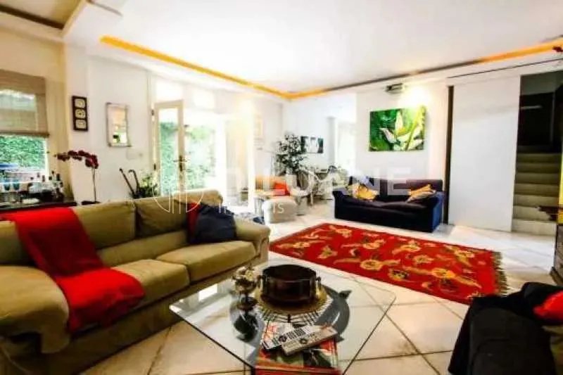 Furnished triplex with 5 bedrooms and shared pool area — photo 4