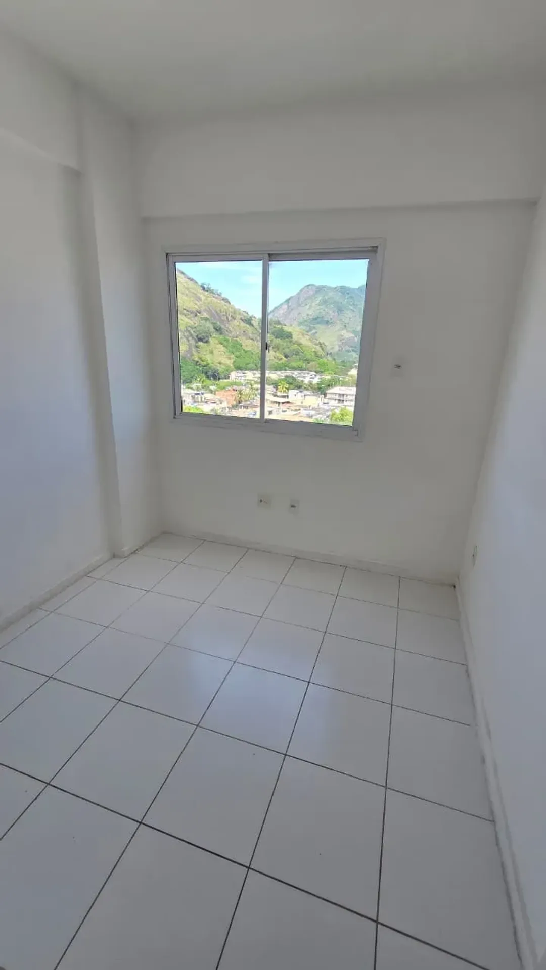 2-bedroom apartment in a building with a gym — photo 4