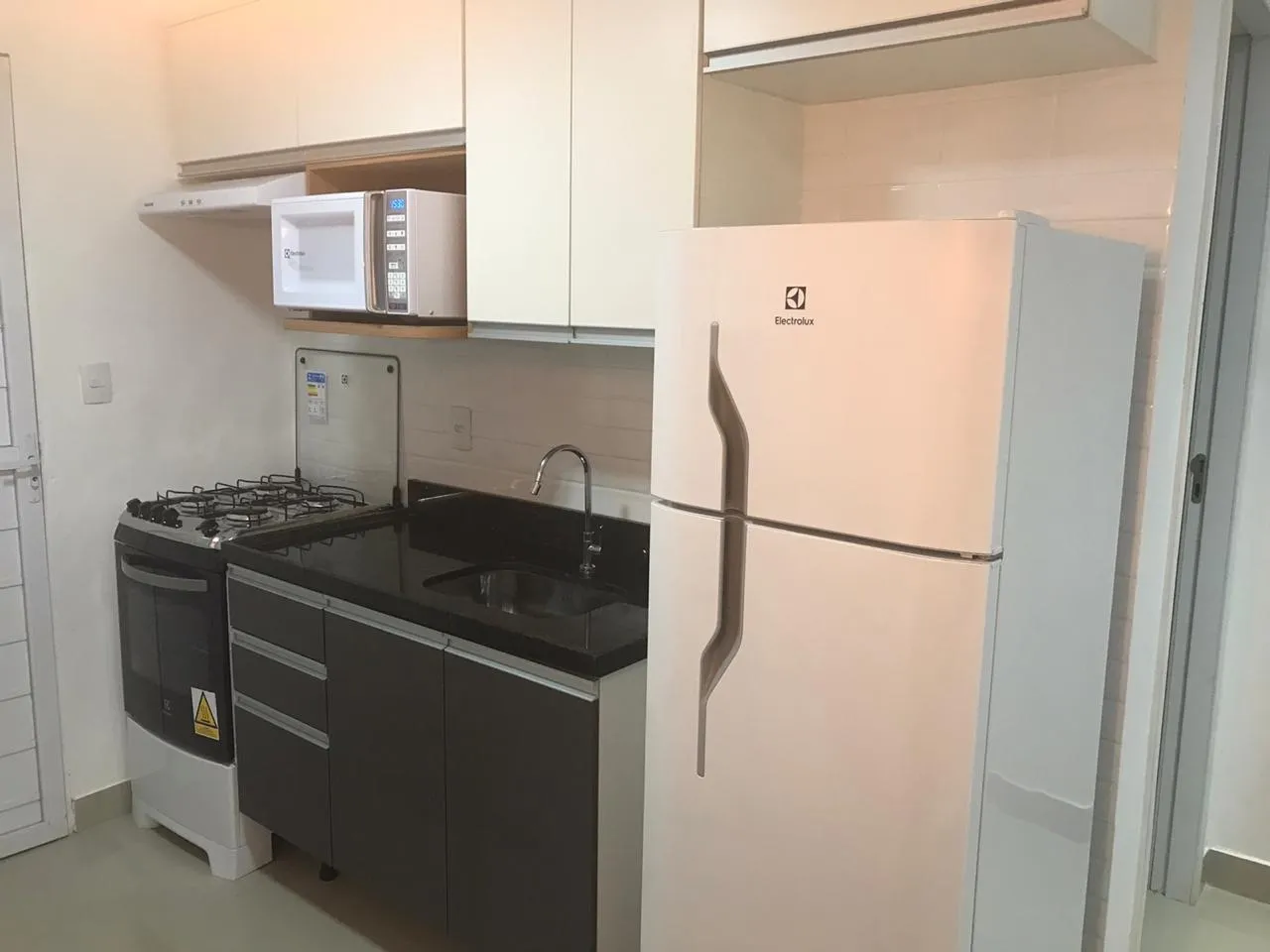 Furnished studio-style apartment with open-plan kitchen — photo 8