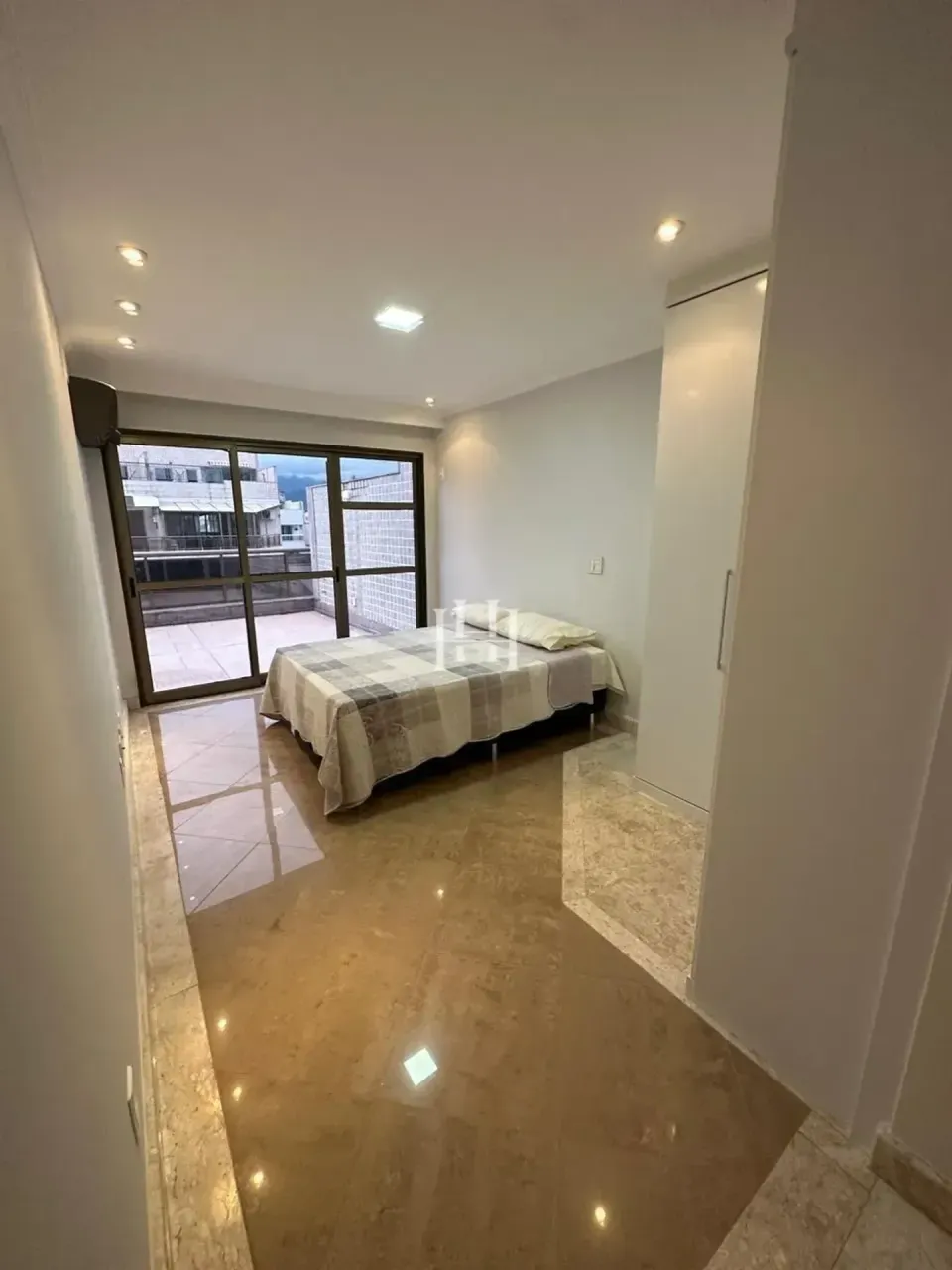 Apartamento com 5 quartos e 5 banheiros, varanda — photo 10