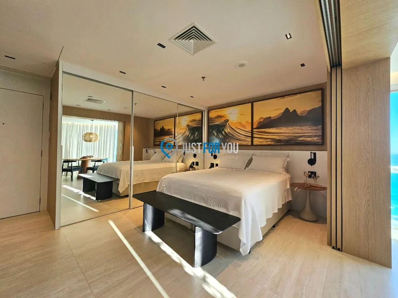 Furnished 1-bedroom apartment with an open-plan kitchen — photo 10
