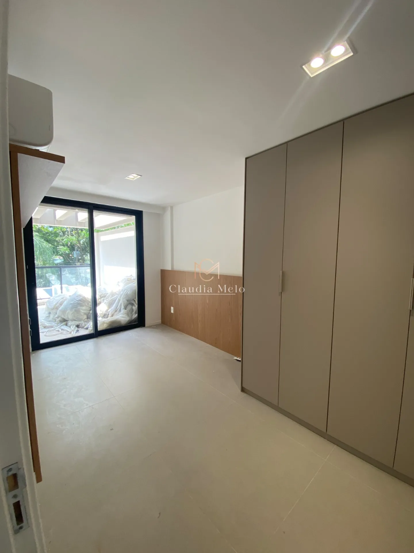 360 m² house with 3 en-suite bedrooms and private garden — photo 10