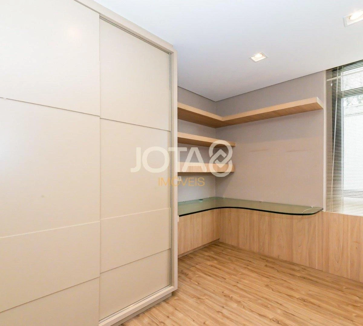 Furnished apartment, 79 m², with a home office — photo 37
