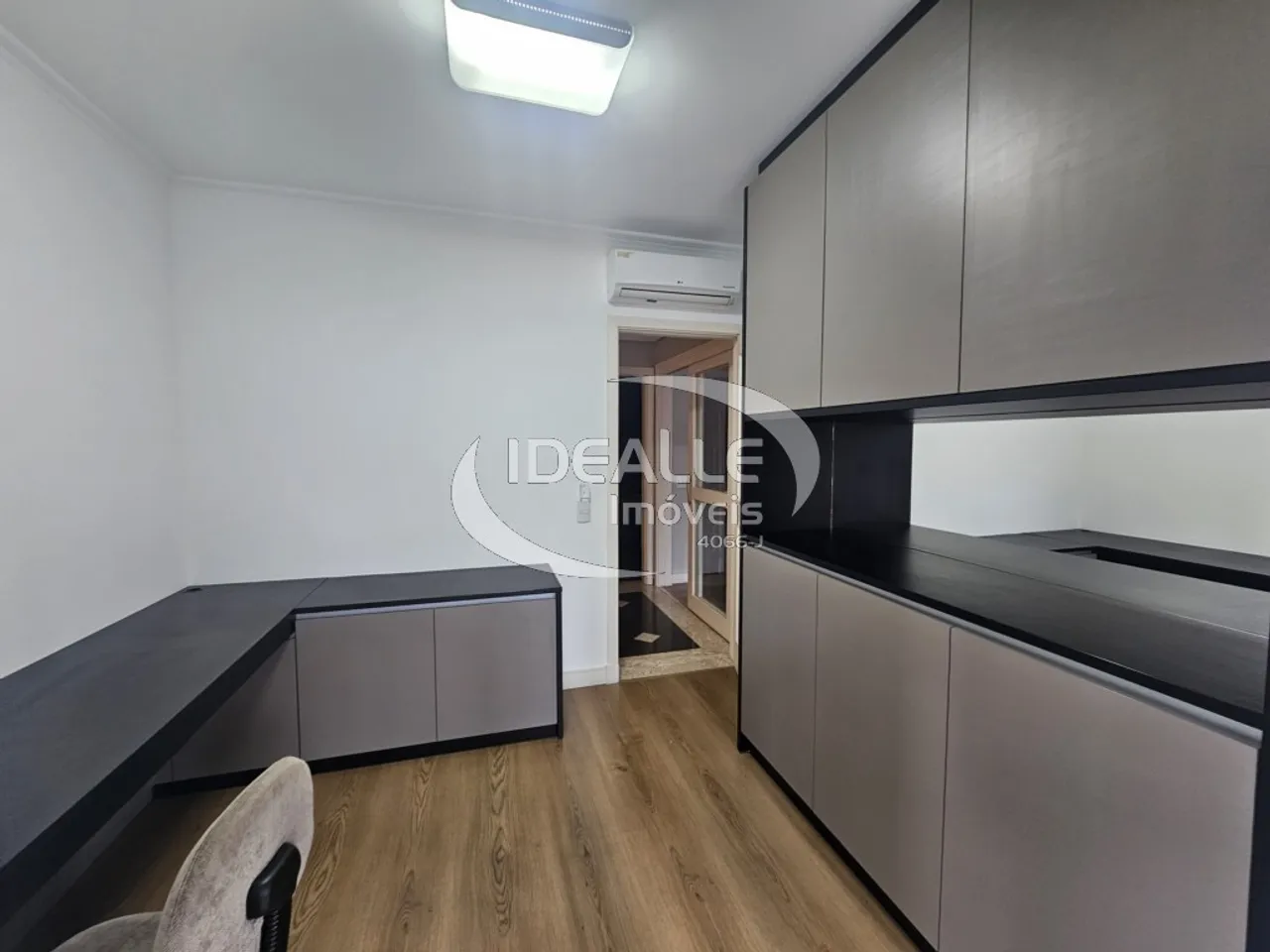 Apartamento de 3 suites con 335 m² y balcón — photo 15