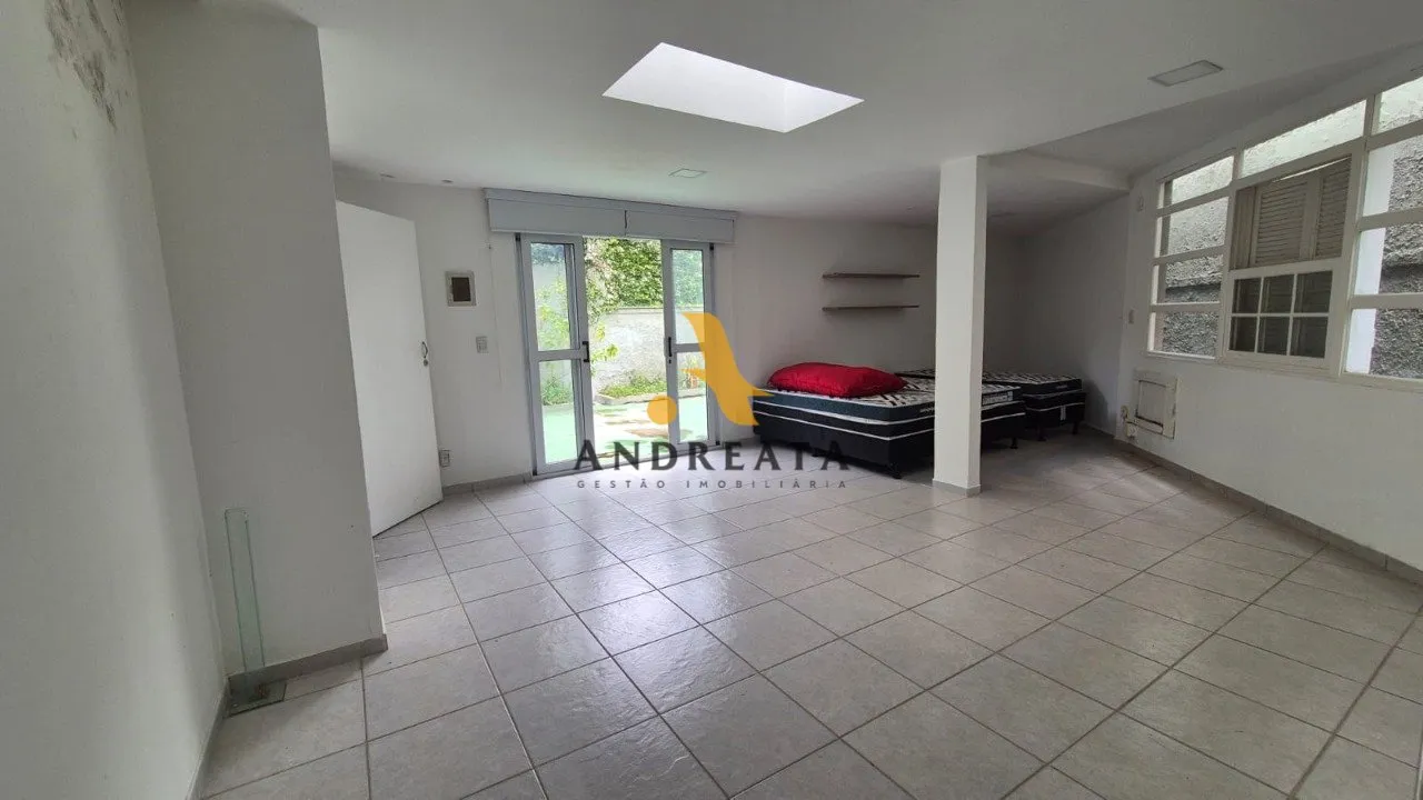 Unfurnished house with 5 bedrooms and 647 m² balcony — photo 56