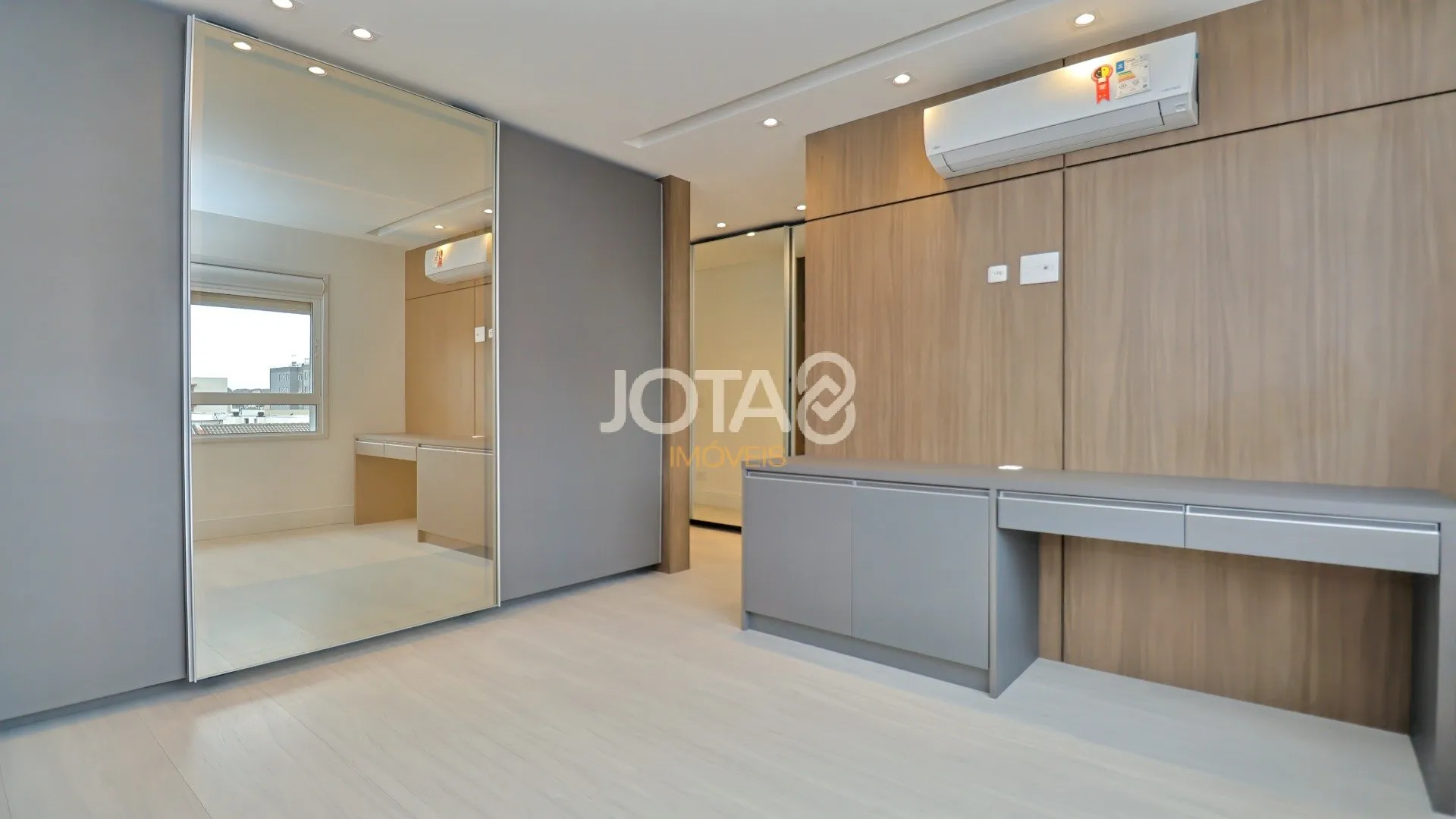 Apartment with 3 en-suite bedrooms 266 m² and parking — photo 29