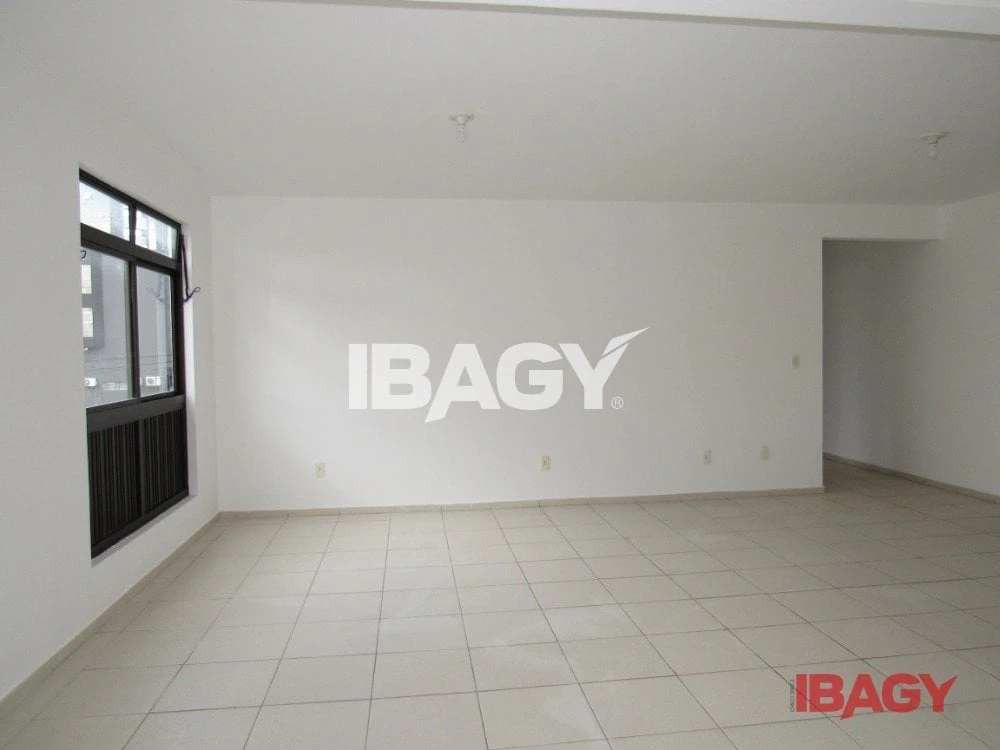 143 m² unfurnished apartment with 3 bedrooms — photo 10