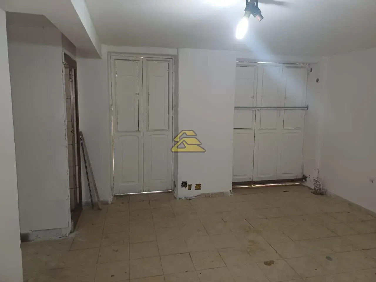 Duplex home with 5 bedrooms and 4 bathrooms — photo 35
