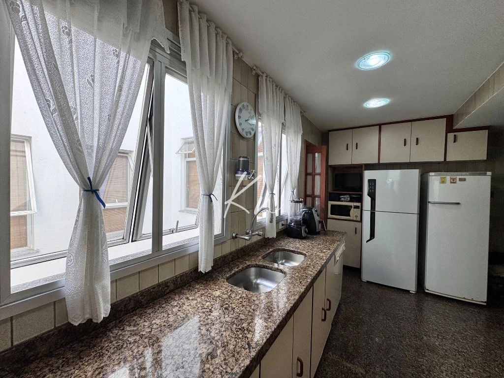 Furnished apartment, 254 m², with a grill on the balcony — photo 6