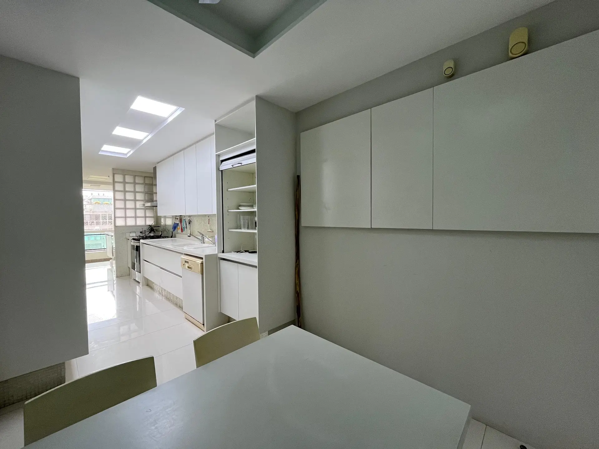 4-bedroom apartment with a water view — photo 2