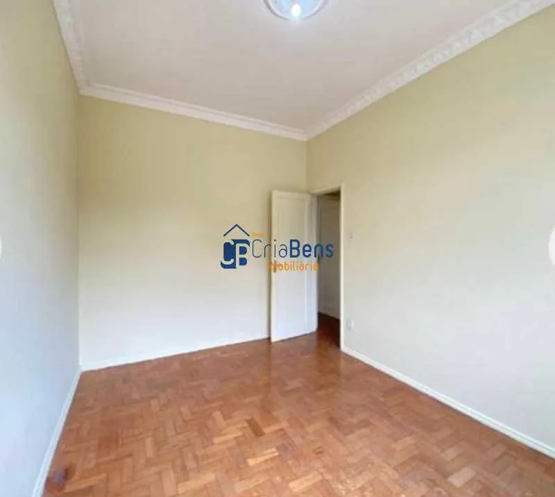 Wood or laminate floors in a 2-bedroom apartment, 60 m² — photo 15