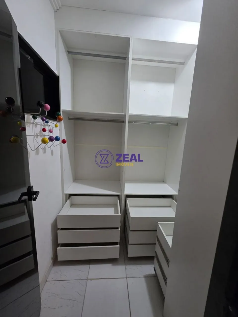 4-bedroom house with a walk-in closet in Rio de Janeiro — photo 9