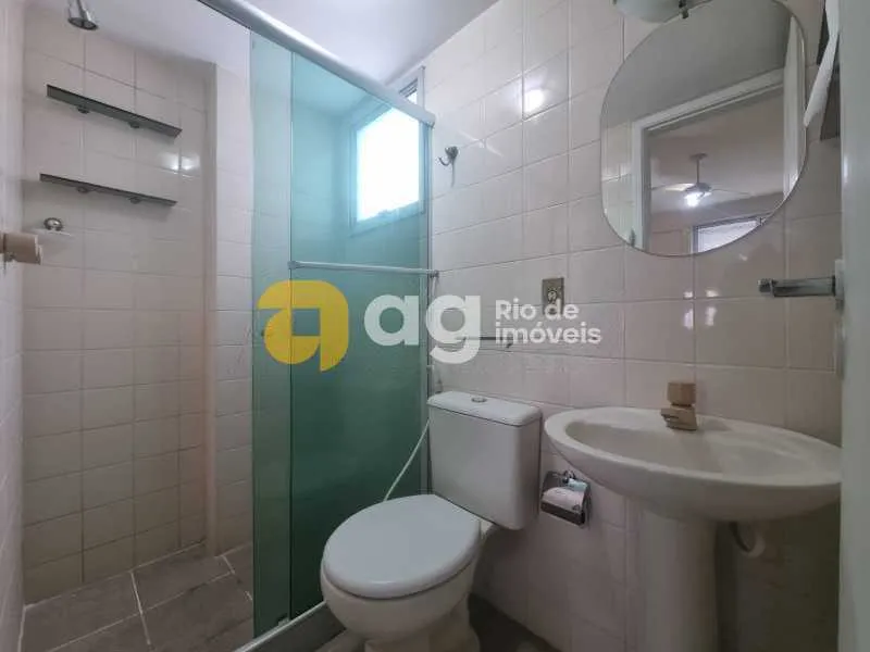 Apartamento com 2 quartos, 2 banheiros e varanda