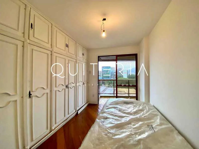 3-bedroom apartment with a glassed-in balcony — photo 15