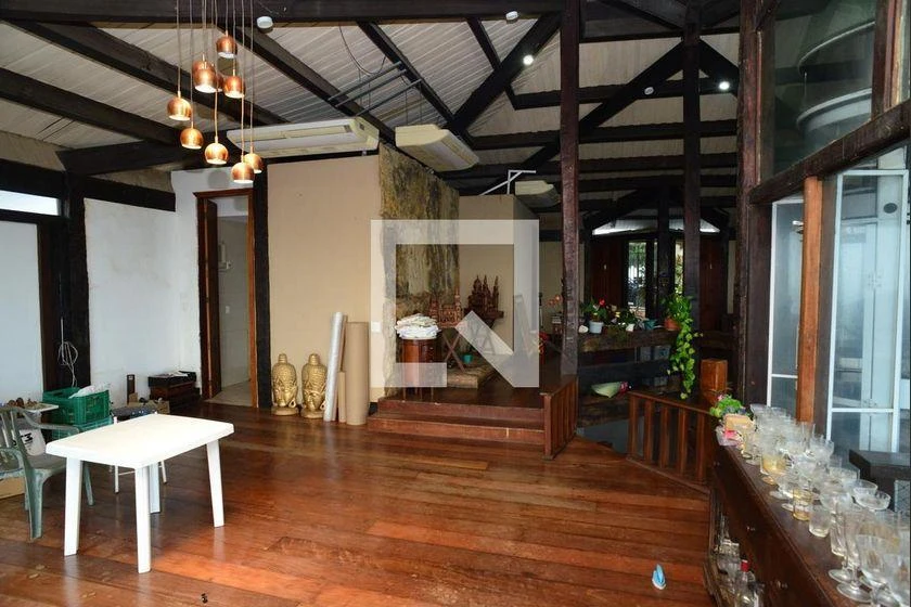 5-bedroom house with a water view — photo 36