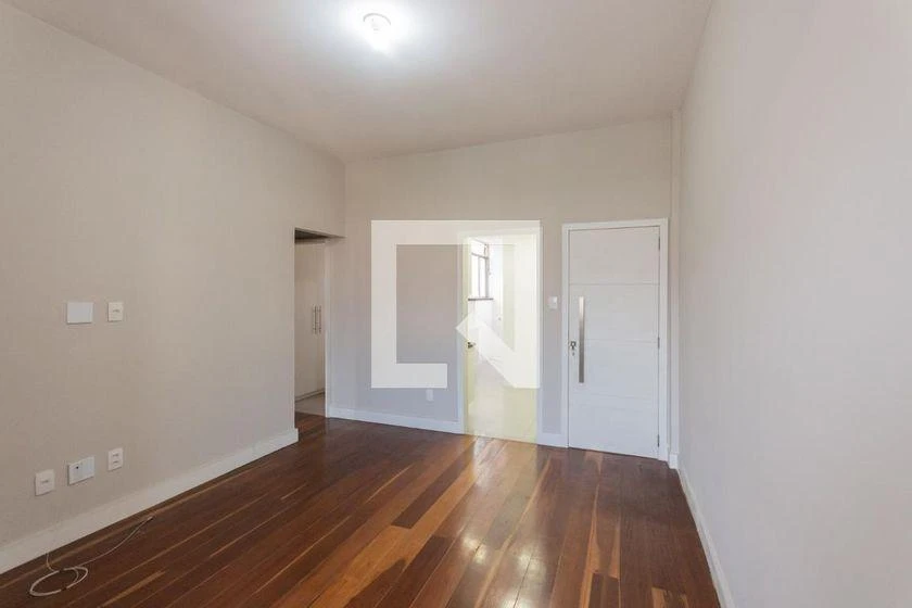Wood or laminate floors in a 3-bedroom apartment, 64 m² — photo 4