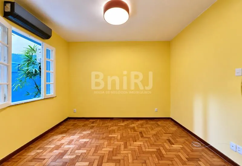 Apartment, 70 m², with wood or laminate floors — photo 13