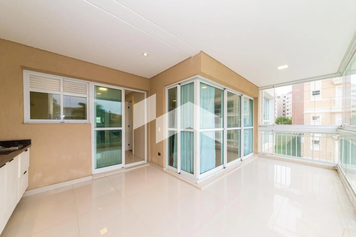 3-bedroom apartment in a building with a gym — photo 17