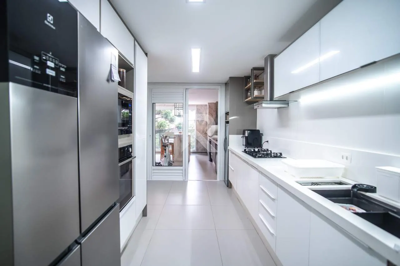 Furnished apartment with 4 en-suite bedrooms and 255 m² — photo 15