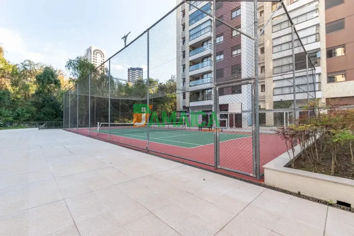 Departamento amueblado en edificio con piscina cubierta