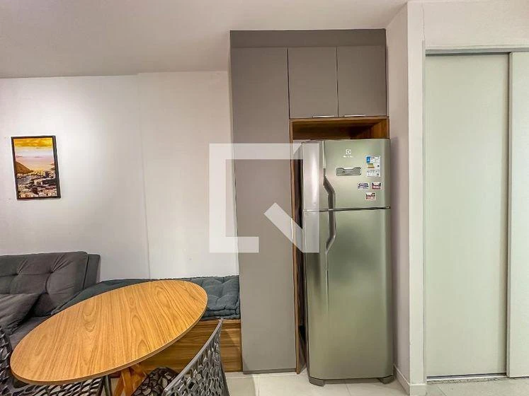 One-bedroom apartment in a building with a gym — photo 37