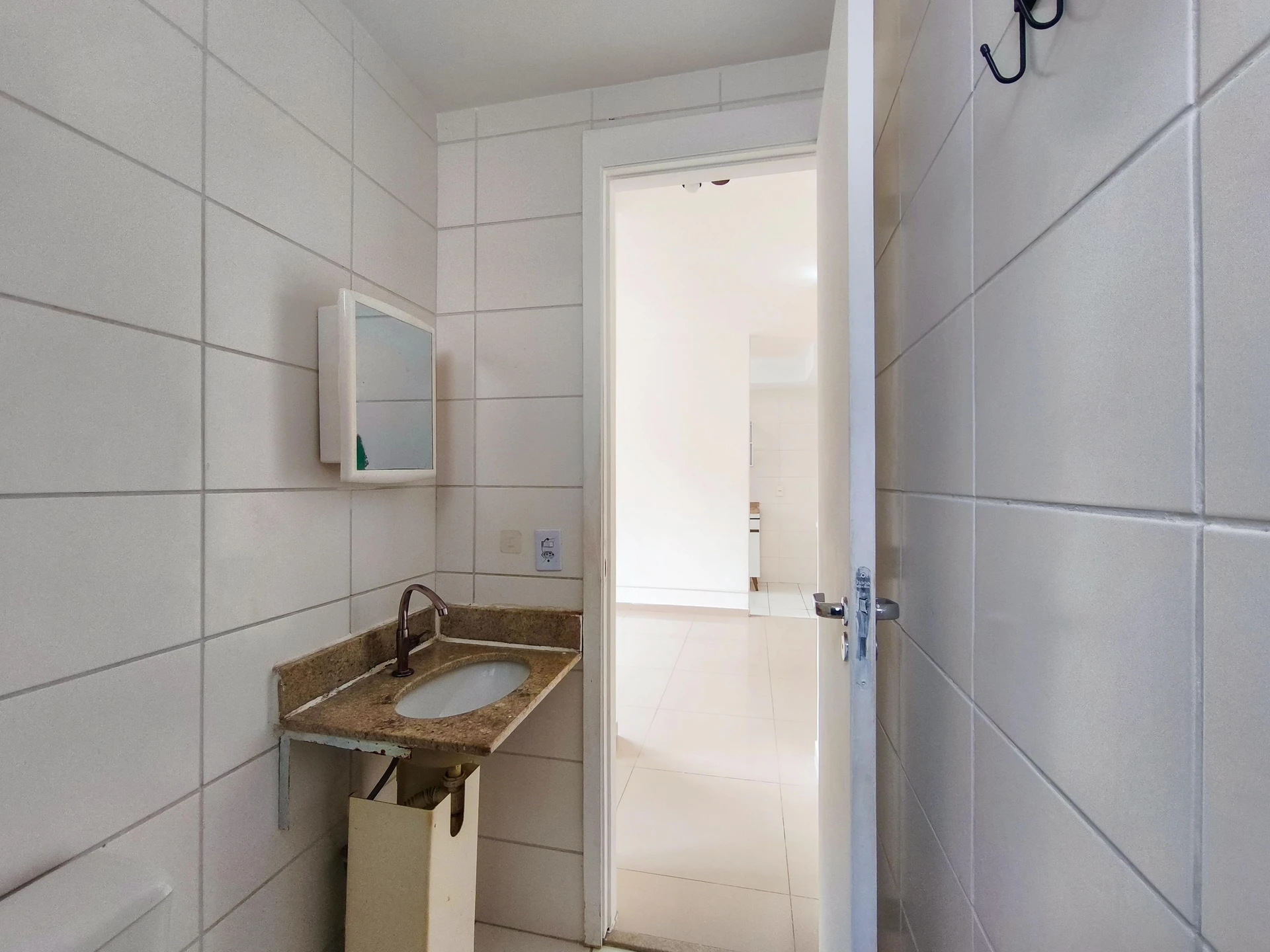 Apartamento de 2 quartos em condomínio com piscina — photo 2