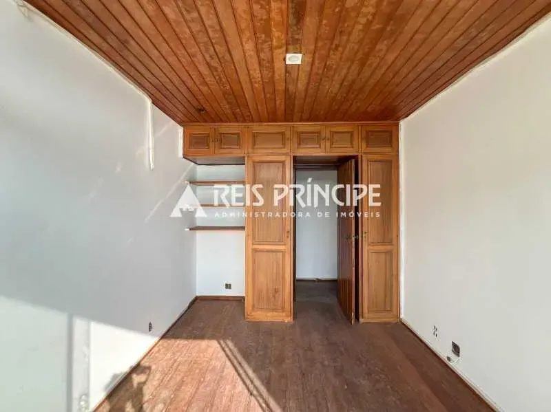 3-bedroom apartment with an enclosed glass balcony — photo 20