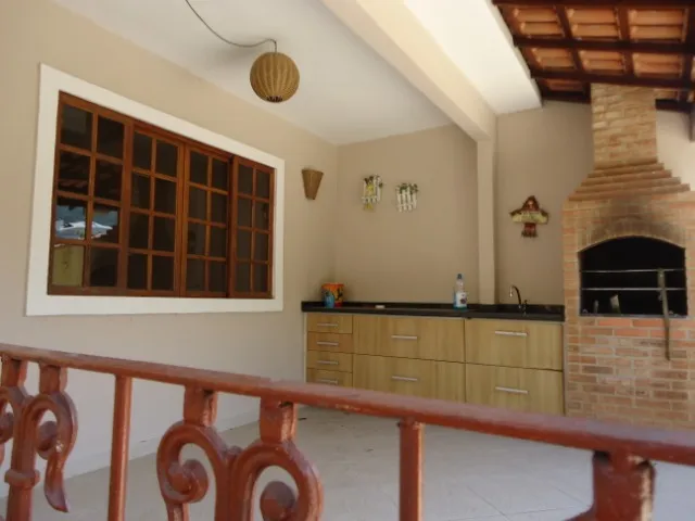 Balcony with a grill in a 3-bedroom house, 175 m² — photo 6
