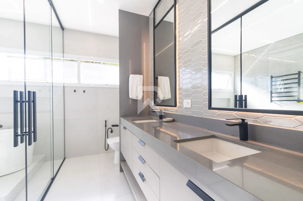 House with open-plan kitchen and 400 m², 4 bedrooms — photo 26