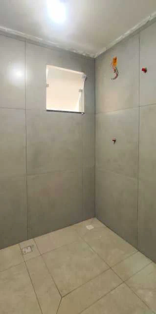 House with 3 bedrooms and a glass shower enclosure — photo 16