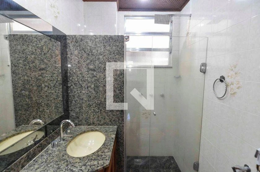 Walk-in closet in a 3-bedroom apartment, 90 m² — photo 24