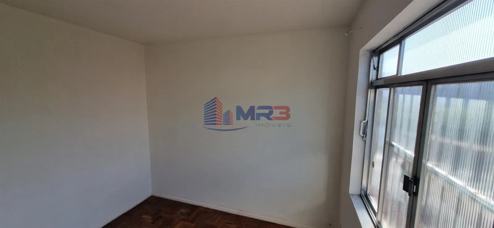 Departamento de 2 dormitorios con piso de madera o laminado — photo 11