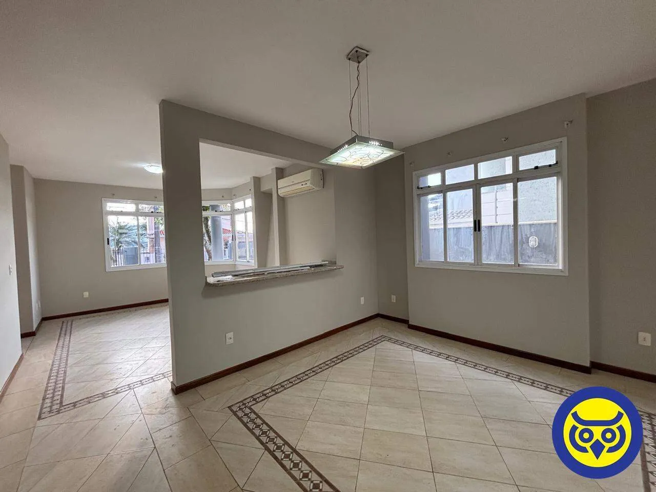 House with 4 bedrooms and private backyard BBQ