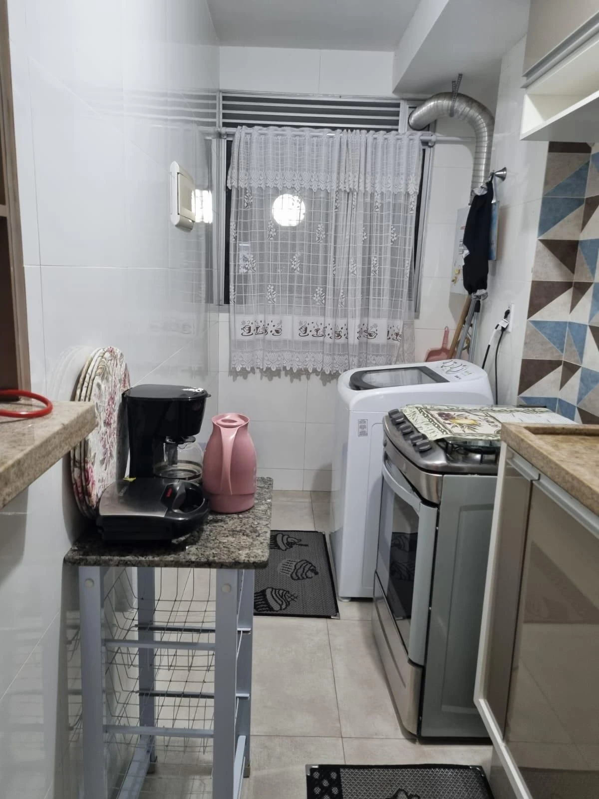 Furnished apartment with 2 bedrooms and open-plan kitchen — photo 14