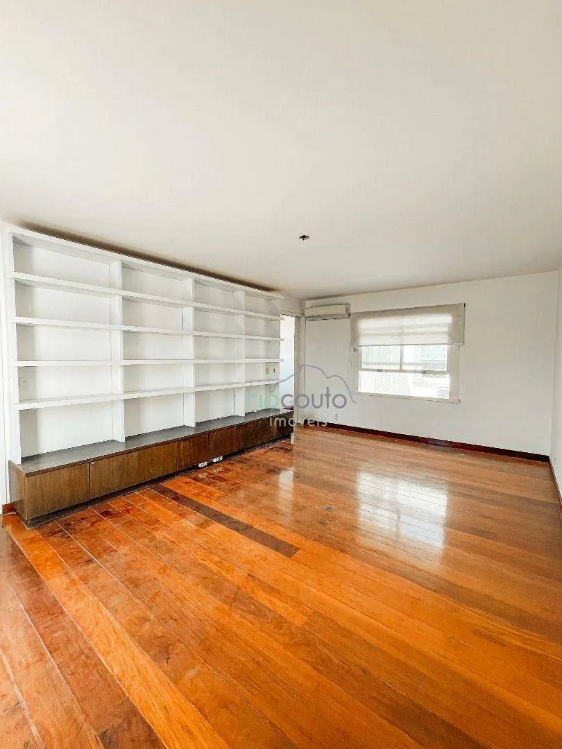 Unfurnished apartment with 4 bedrooms and 377 m² — photo 5