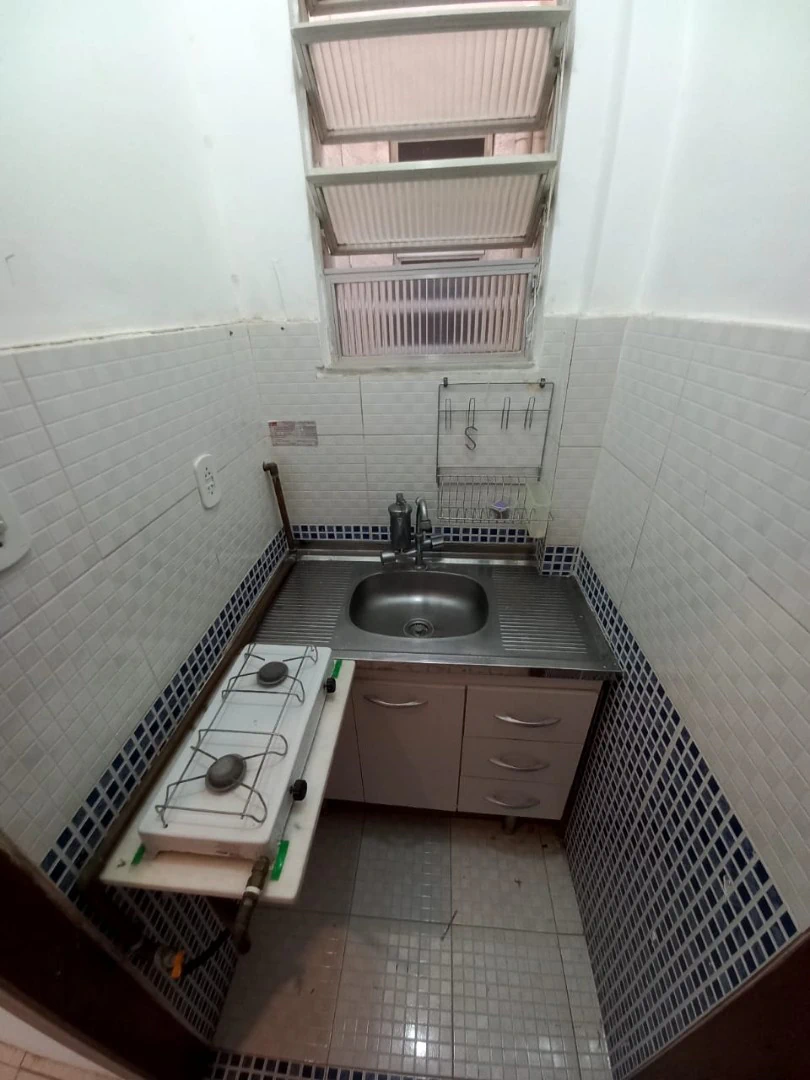 Studio em condomínio com academia