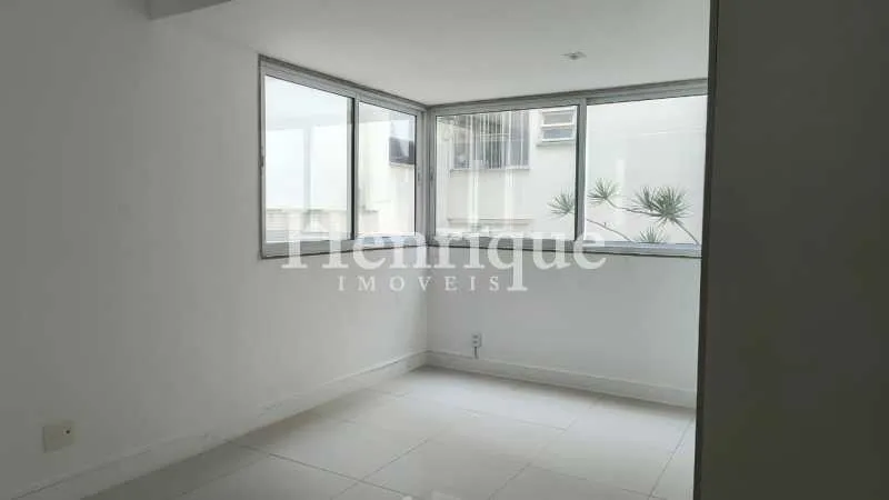4-bedroom 4-bath apartment with a glassed-in balcony — photo 5
