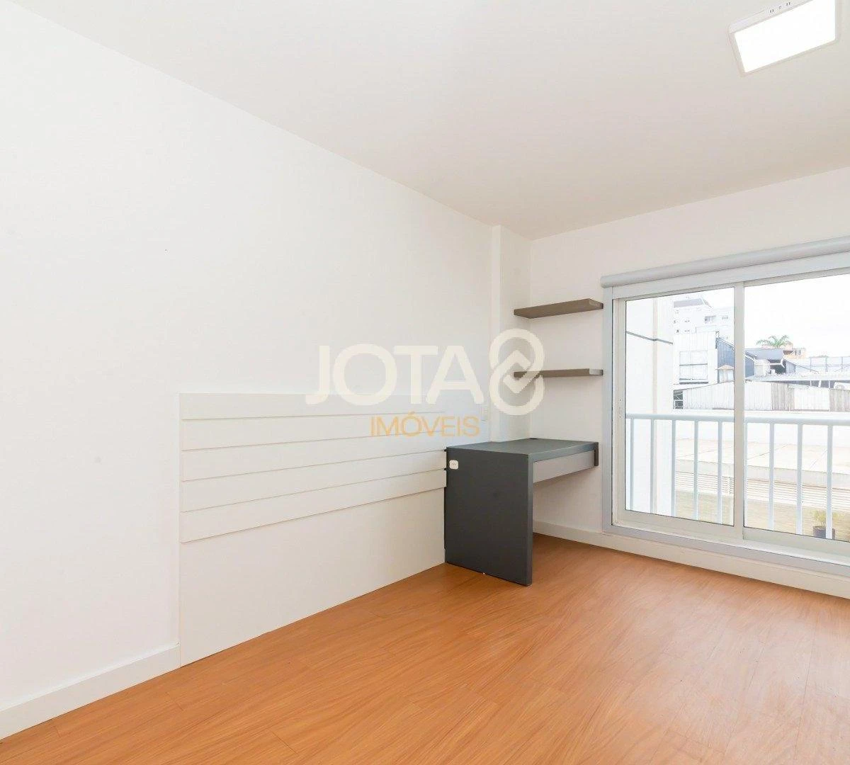 2-bedroom apartment in a building with a gym — photo 26