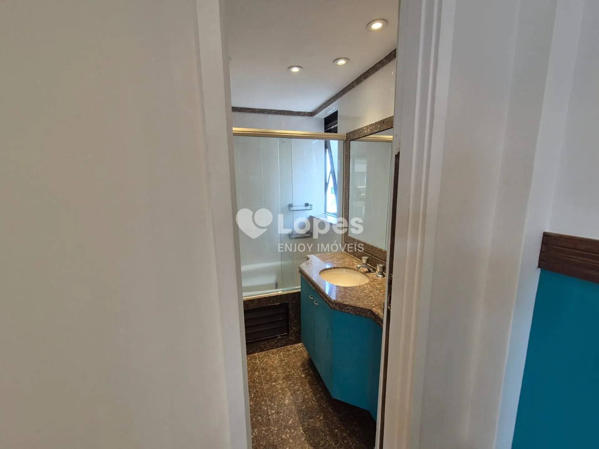2-bedroom apartment in a building with a sauna — photo 8
