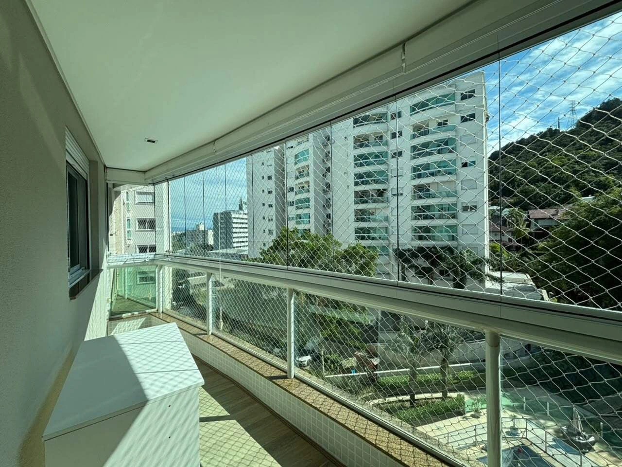 Glass-enclosed balcony in a 4-bedroom apartment, 127 m² — photo 15