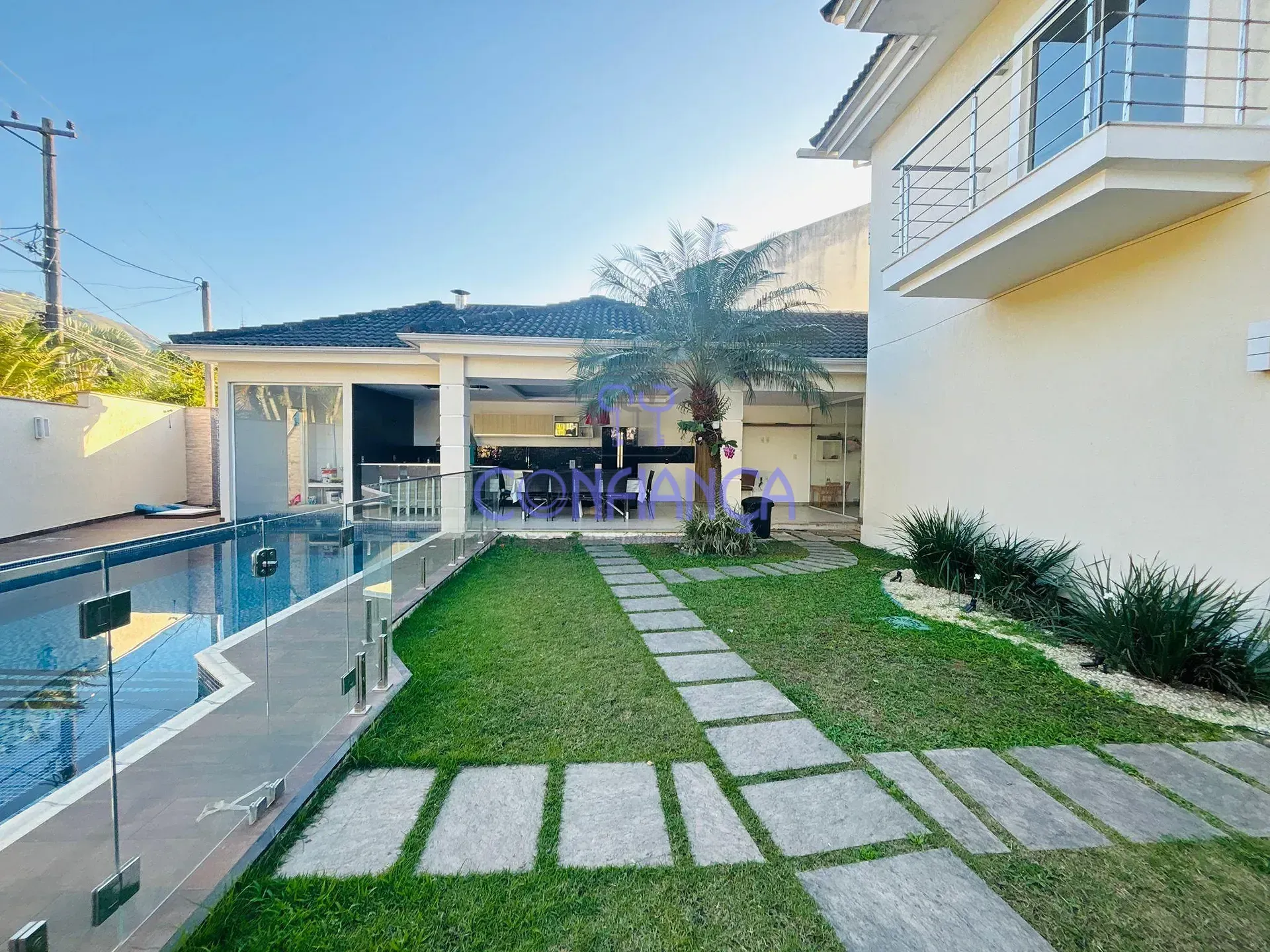 House with 4 en-suite bedrooms and 6 bathrooms — photo 6