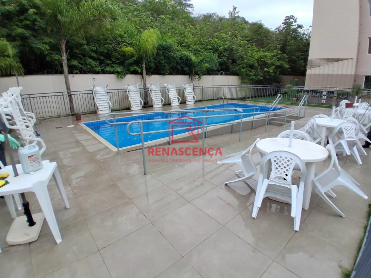 2-bedroom apartment in a building with a pool — photo 25