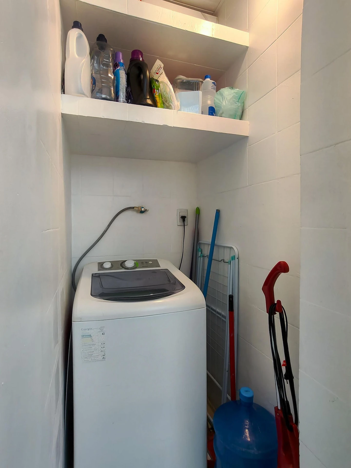 Apartamento mobiliado com cozinha americana e fogão a gás — photo 37