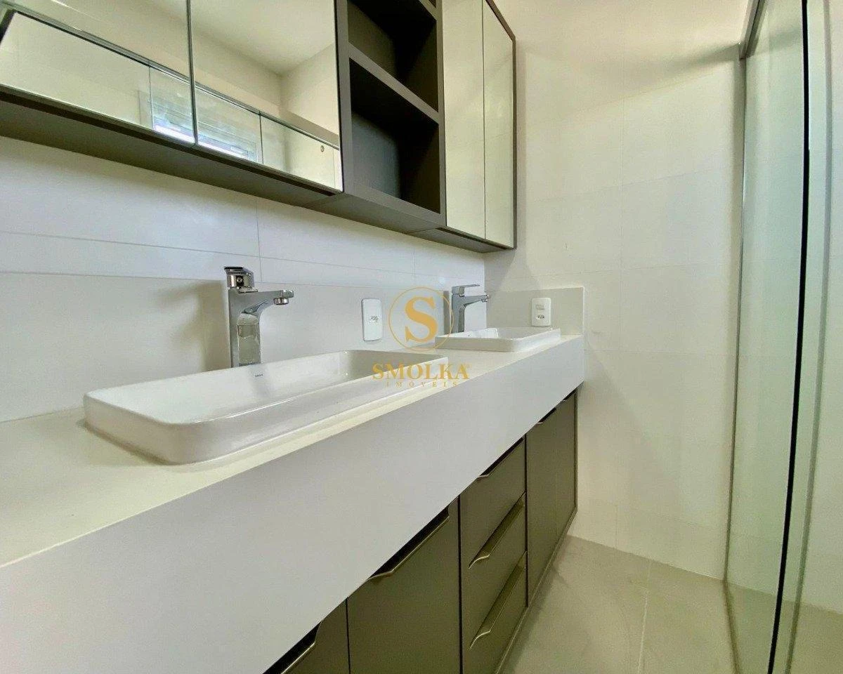 184 m² rental home with 4 en-suite bedrooms — photo 25