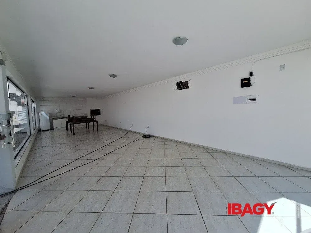 Квартира с 3 спальнями, 102 м², 1 ванная и 2 места — photo 30