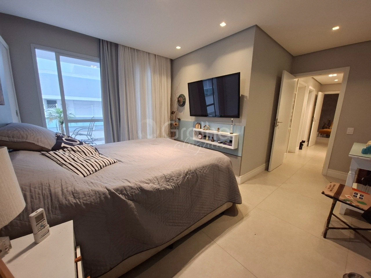Floor-to-ceiling windows in a 3-bedroom apartment, 257 m² — photo 16