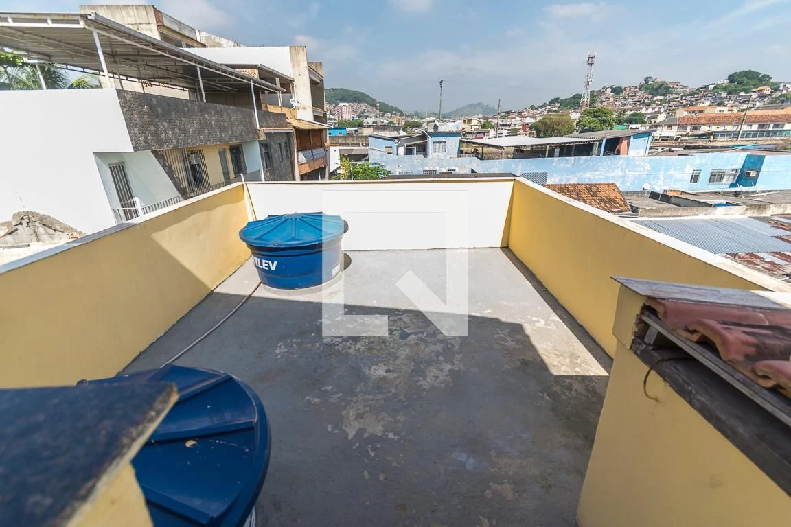 Balcony with a grill in a 3-bedroom apartment, 80 m² — photo 14