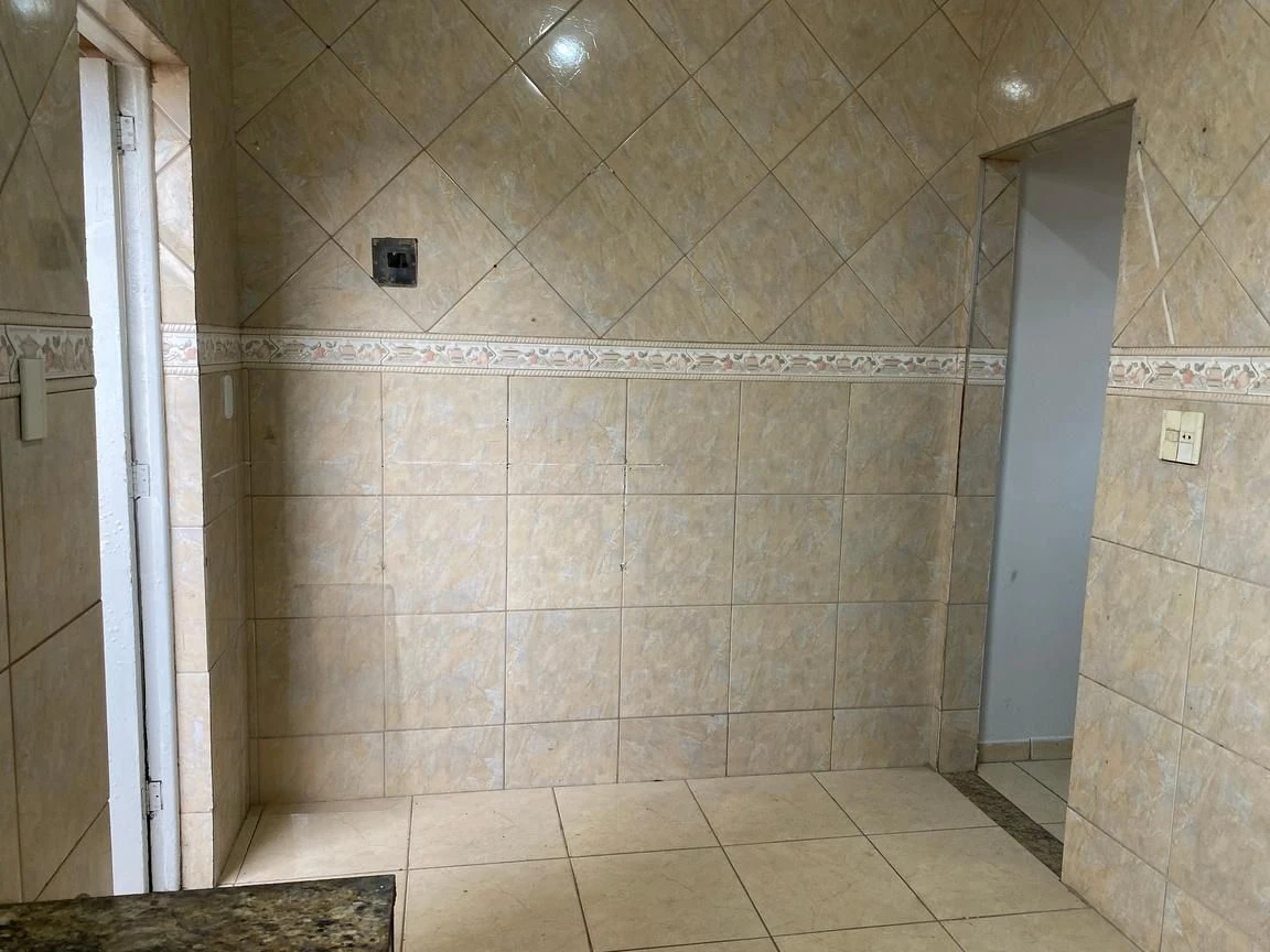 Unfurnished 3-bedroom apartment with 1 bathroom — photo 13