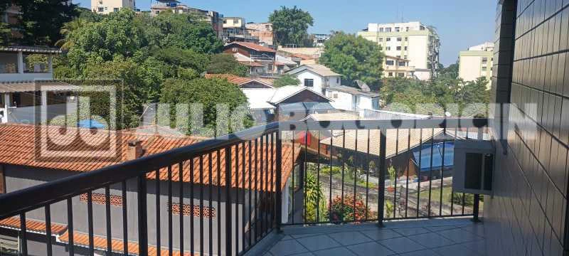 Furnished 2-bedroom apartment with glassed-in balcony — photo 24